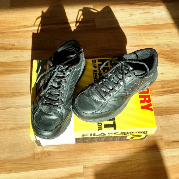 fila non slip work shoes